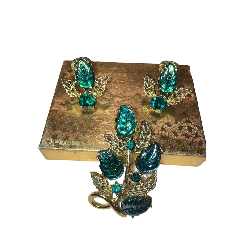 Vintage Emerald Gold Tone Iridescent Brooch and Earrings Set Jewelry Leaves Flor